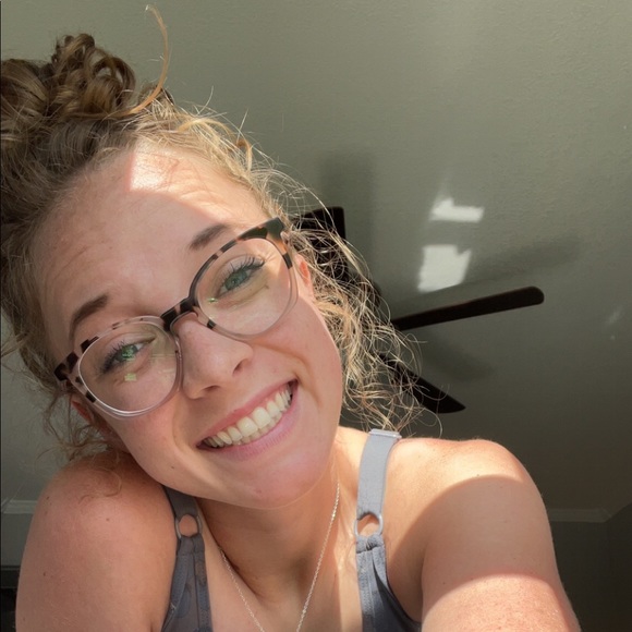 Meet your Posher, Ashley - Picture 1 of 1